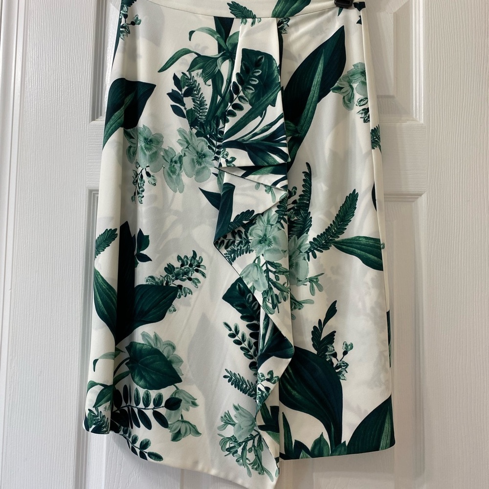 Halogen white skirt with tropical green florals NWT